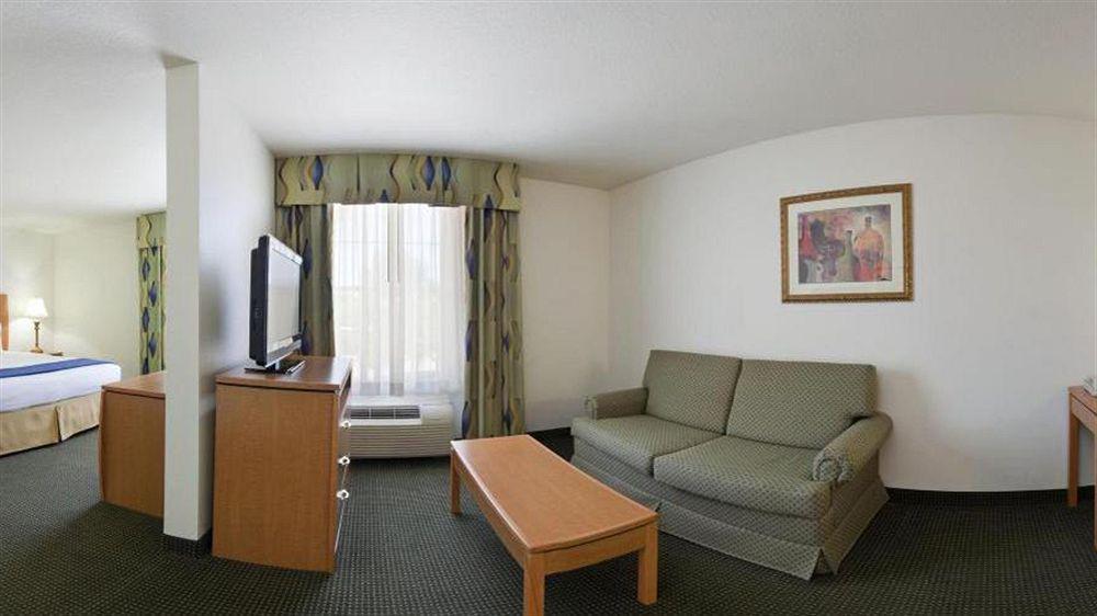 Holiday Inn Express Hotel & Suites Columbus By Ihg Exterior foto