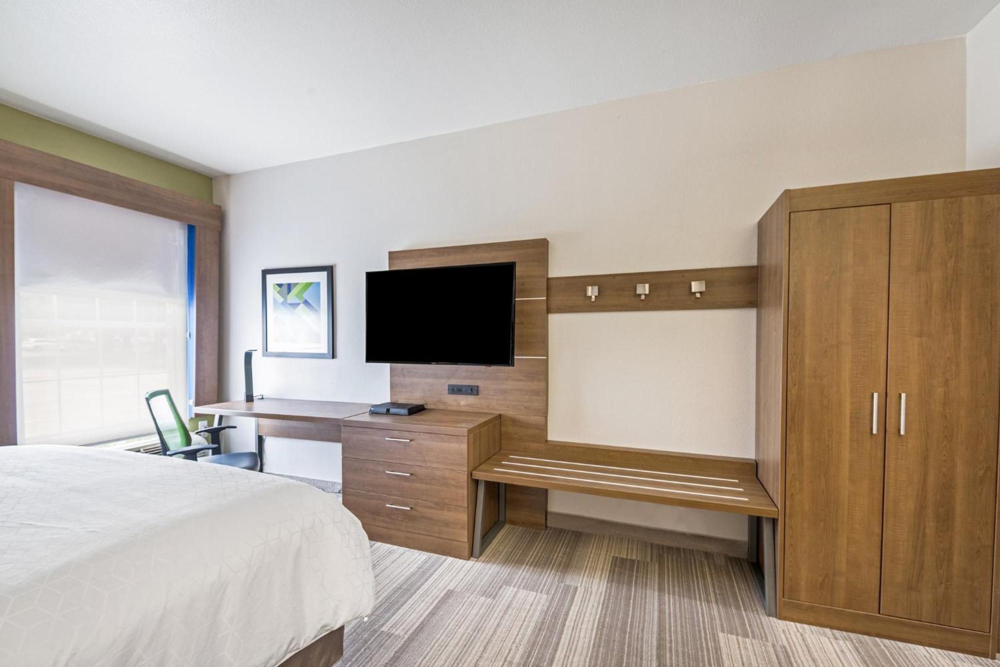 Holiday Inn Express Hotel & Suites Columbus By Ihg Exterior foto