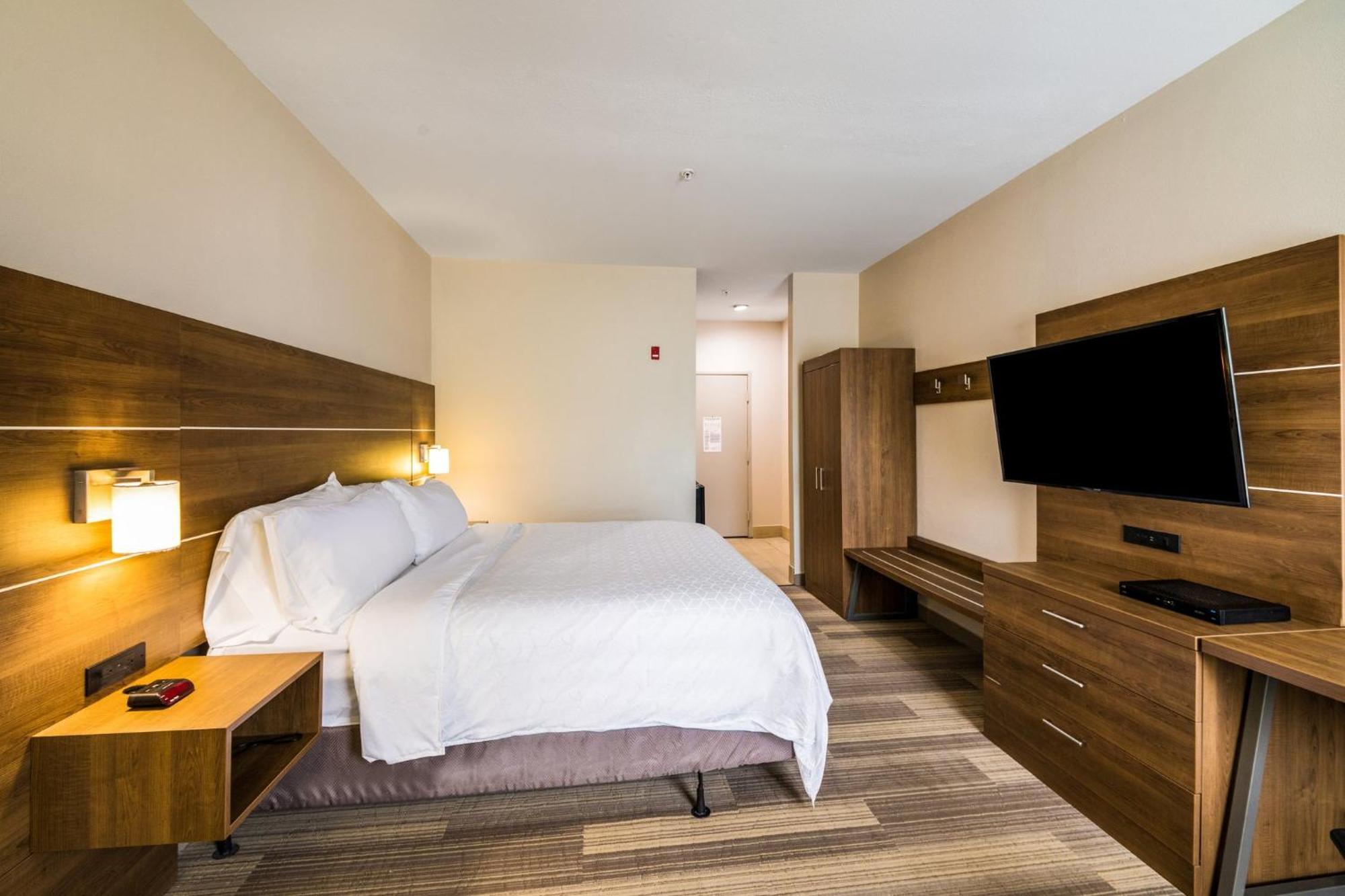 Holiday Inn Express Hotel & Suites Columbus By Ihg Exterior foto