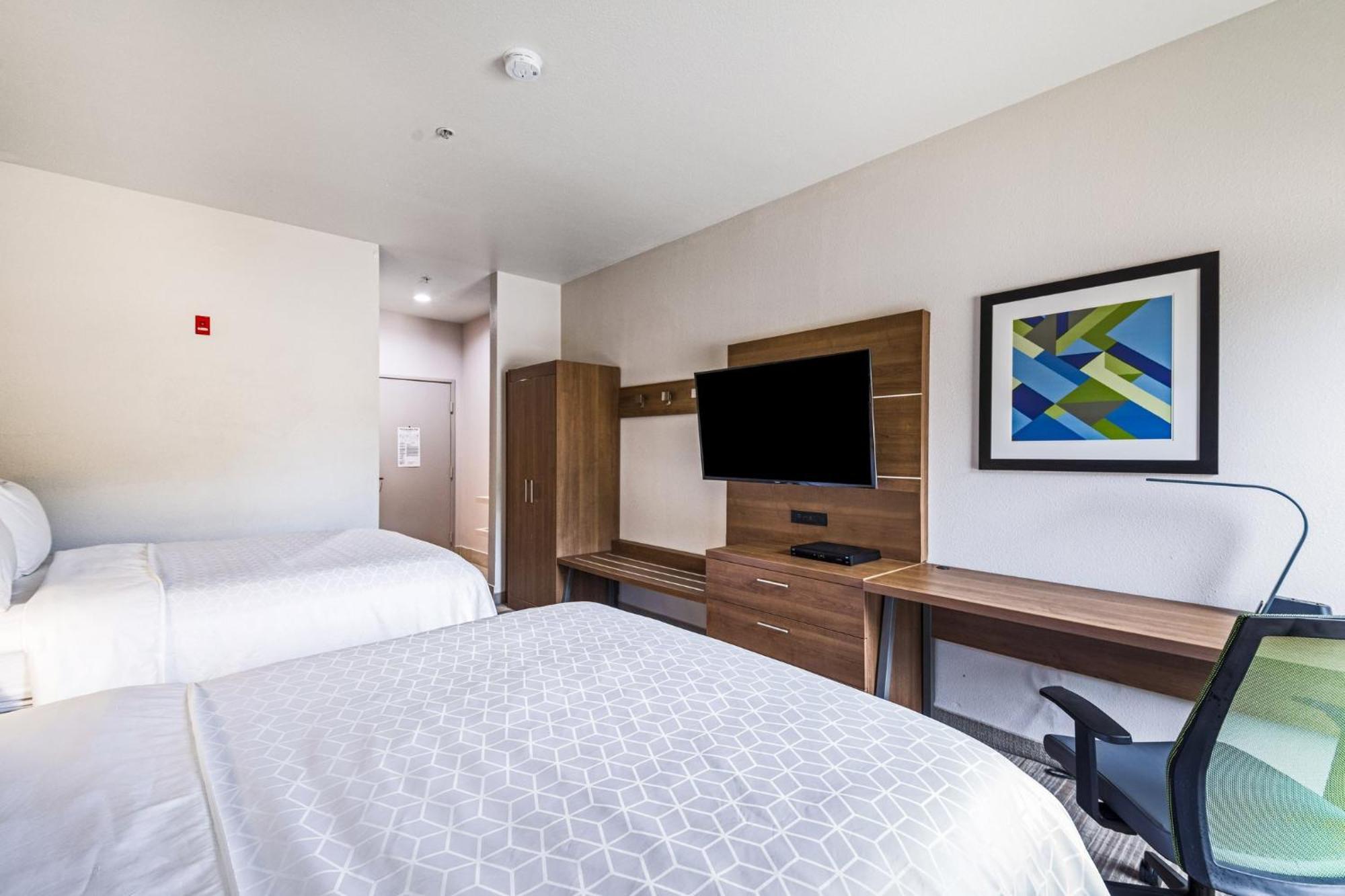 Holiday Inn Express Hotel & Suites Columbus By Ihg Exterior foto