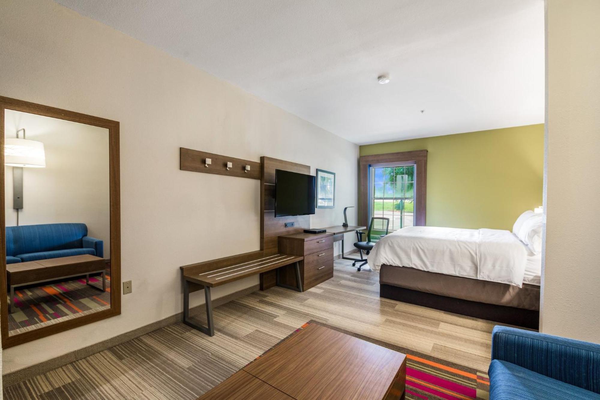 Holiday Inn Express Hotel & Suites Columbus By Ihg Exterior foto
