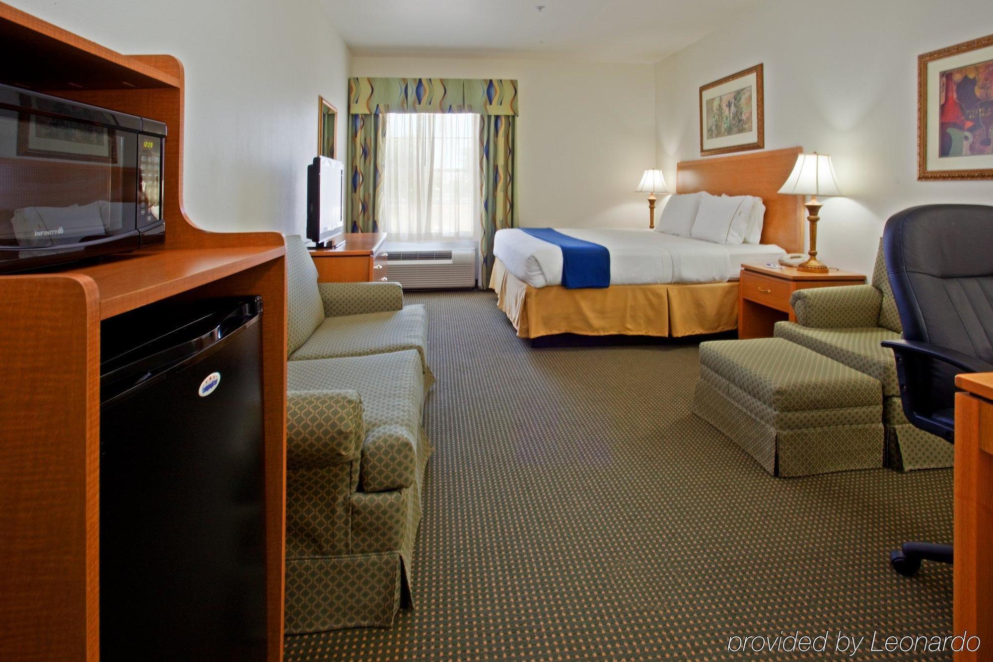 Holiday Inn Express Hotel & Suites Columbus By Ihg Habitación foto
