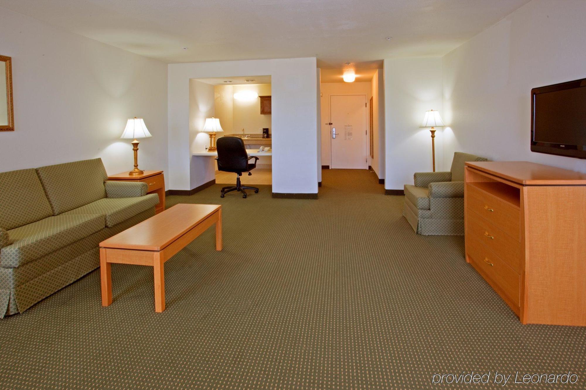 Holiday Inn Express Hotel & Suites Columbus By Ihg Habitación foto