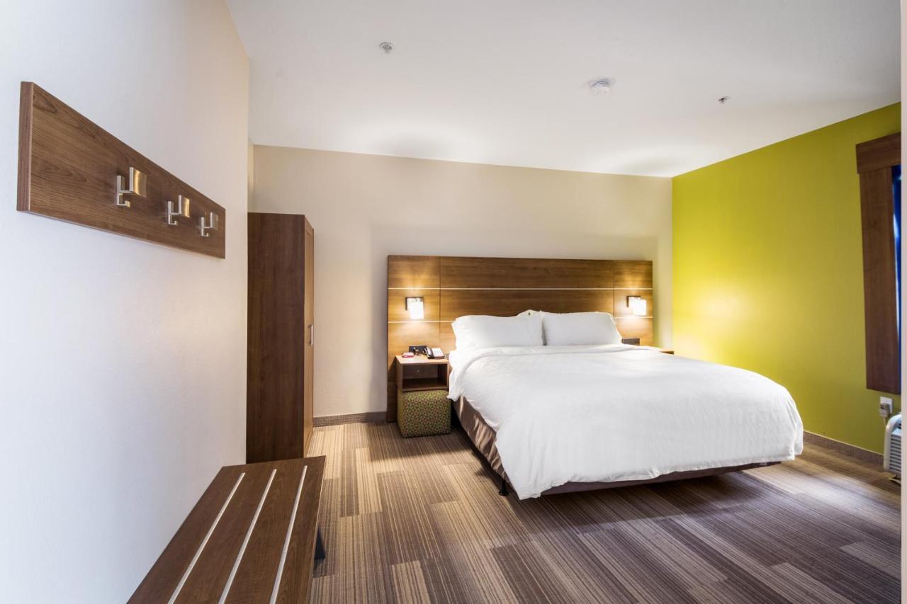 Holiday Inn Express Hotel & Suites Columbus By Ihg Exterior foto